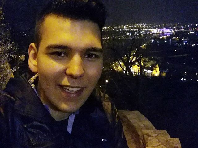 Szecso (Andris) a napokban a Gellért hegyen járt, a Citadella alatt. Voltatok már ott? Ugye milyen gyönyörű a panoráma?
@andris.szecsenyi  #citadelle #citadella #gellerthill #gellert #panorama #city #night #romantic