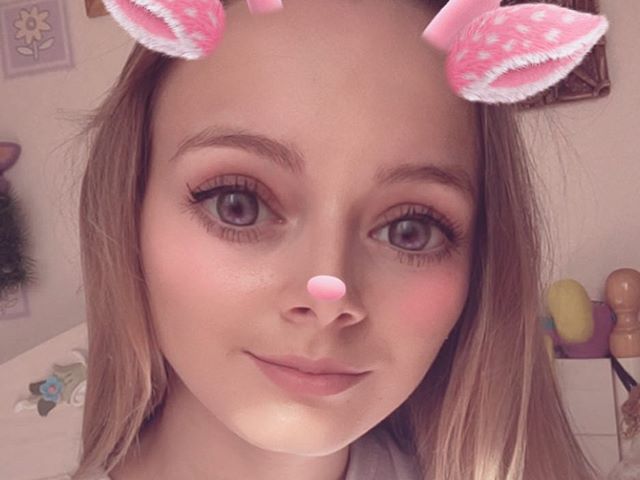@yeahitsbeatrix Kinek mi a snapchat neve ? #kozepsuli #kozepsulisorozat #snäpchat #filter #pink #raindeer #funny