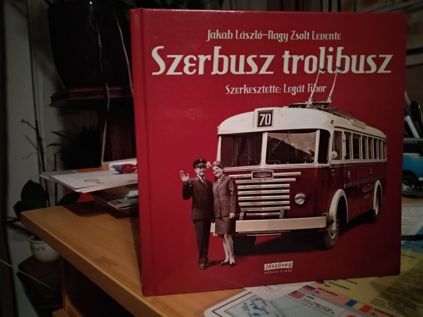 szerbusztrolibusz.jpg