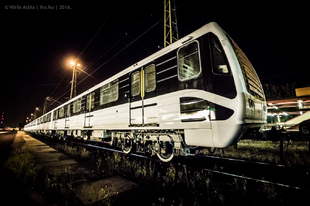 Megérkezett az első felújított metrószerelvény!