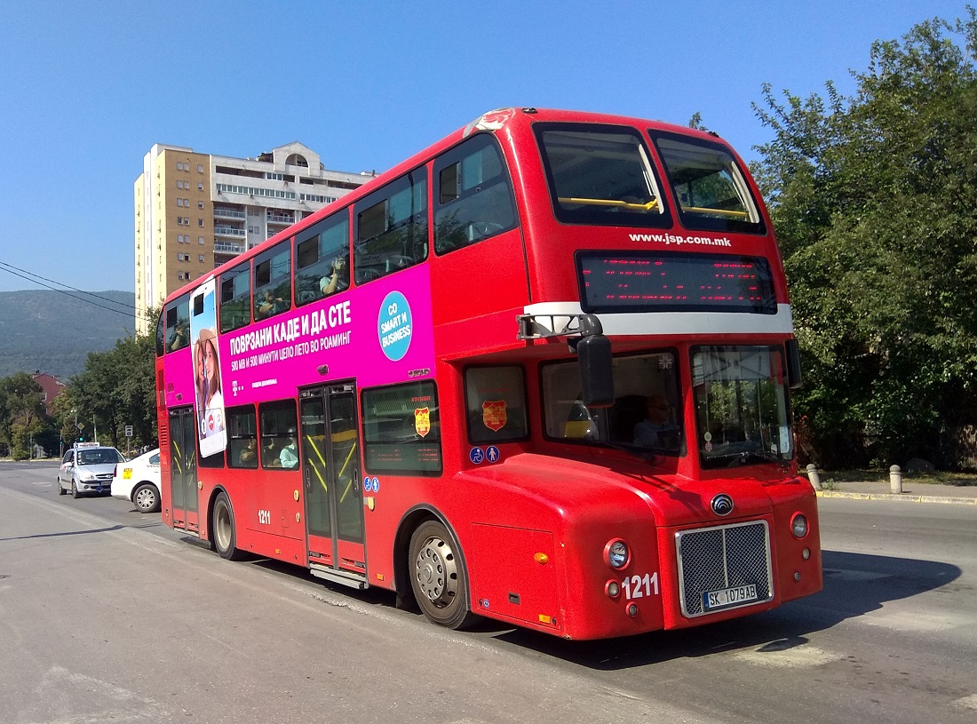 A legjellemzőbb járművek a kínai gyártású Routemaster-replikák