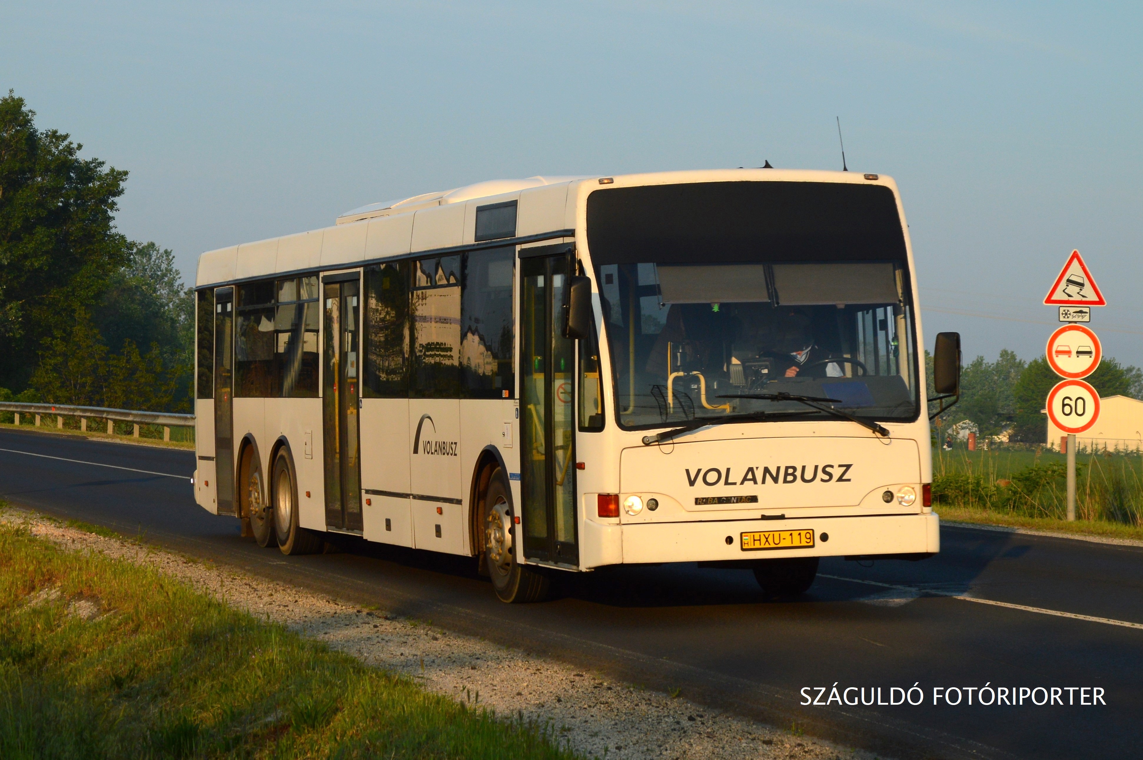 Napi első járat, biztosan azért nincs még kint az iránytábla...