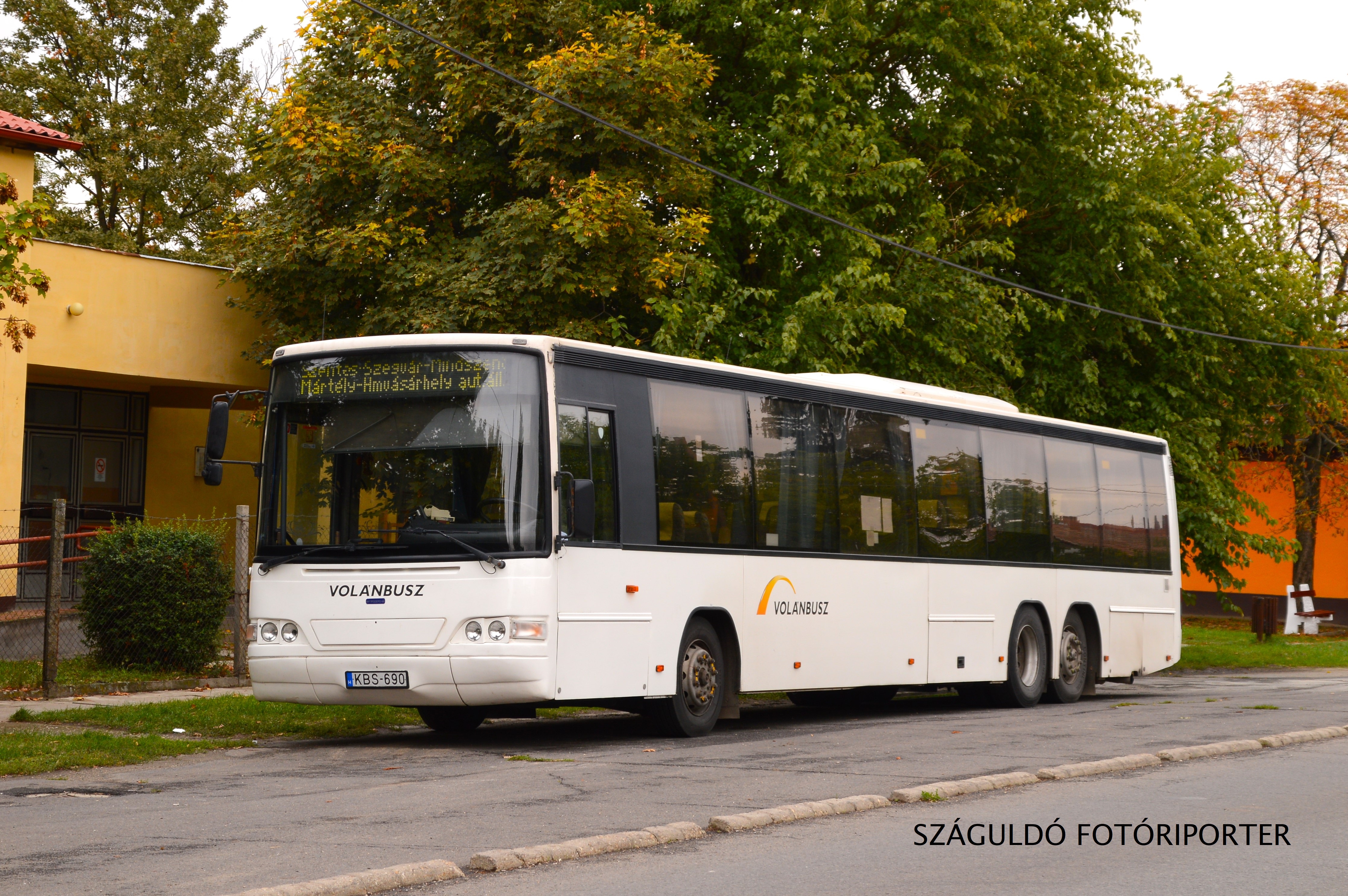 Az előző képcsokorból a 690 kimaradt, így most pótolom egy békéssámsoni fotóval