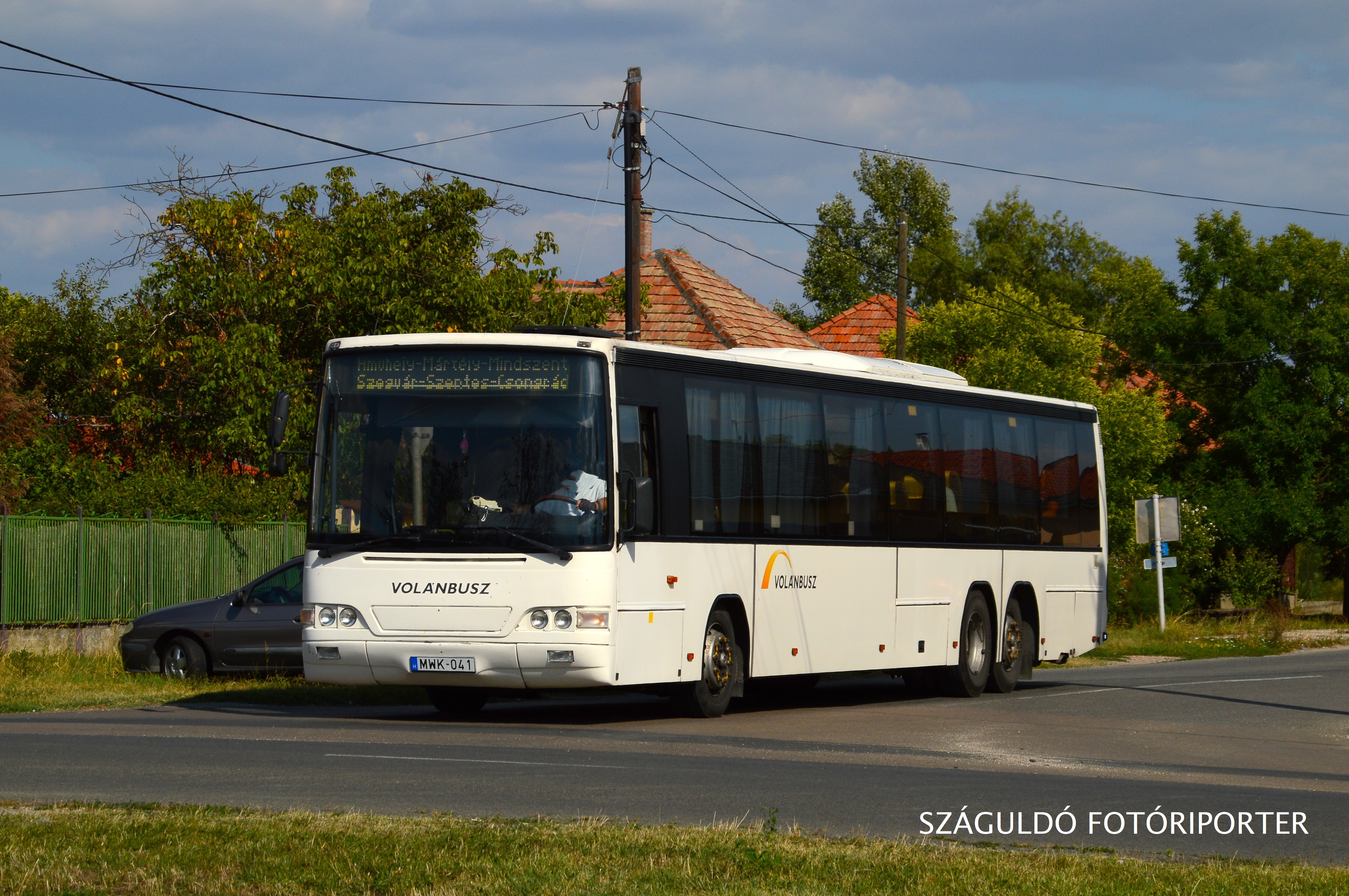 A kocsik kijelzőjének gyakori hibája volt a szöveg vízszintes csíkozása