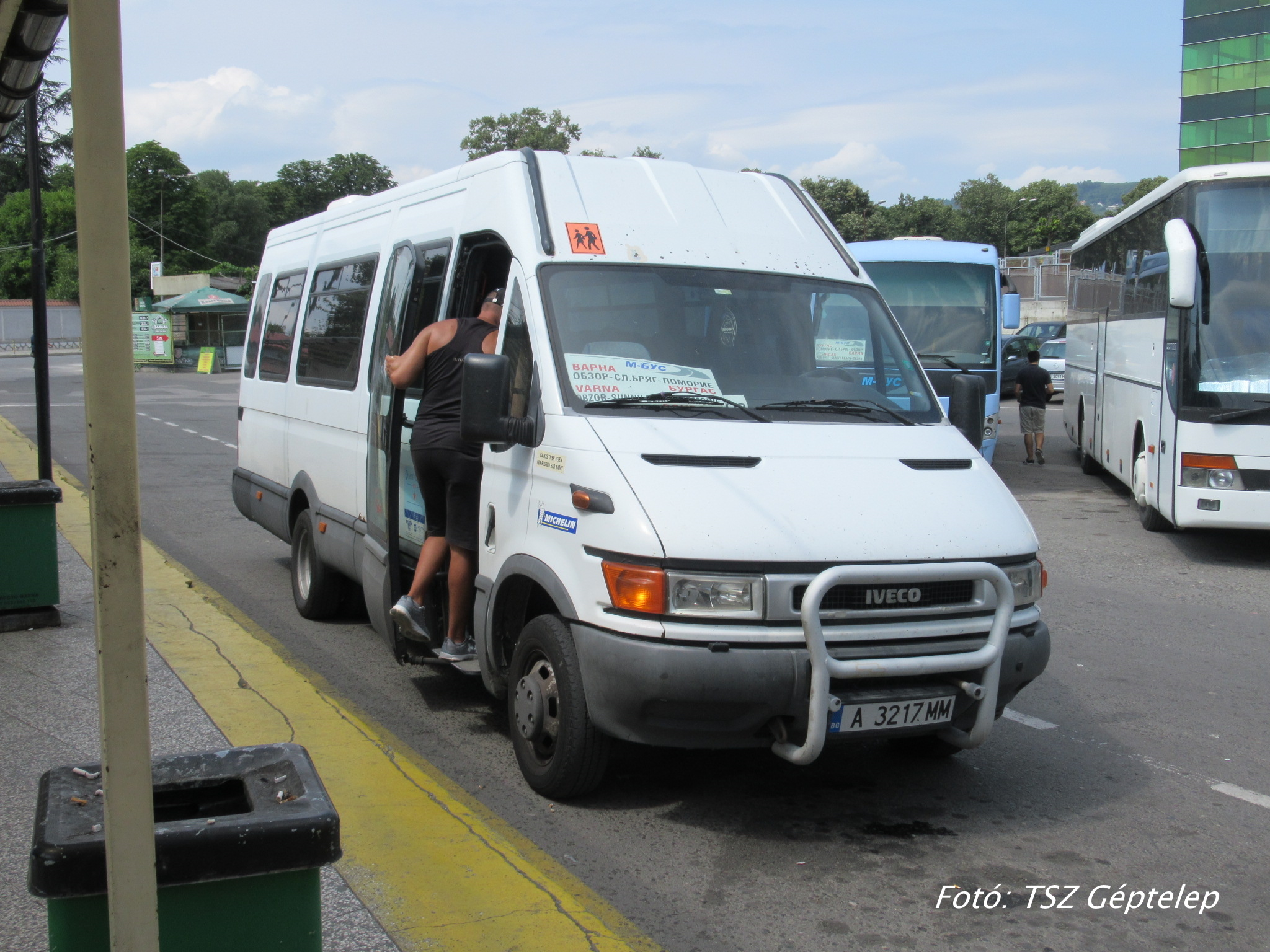 És íme, a 15 órás Várna – Burgasz járat Ivecoja, erre nem jutott már hely. Miután megláttam, annyira nem is bántam a dolgot...