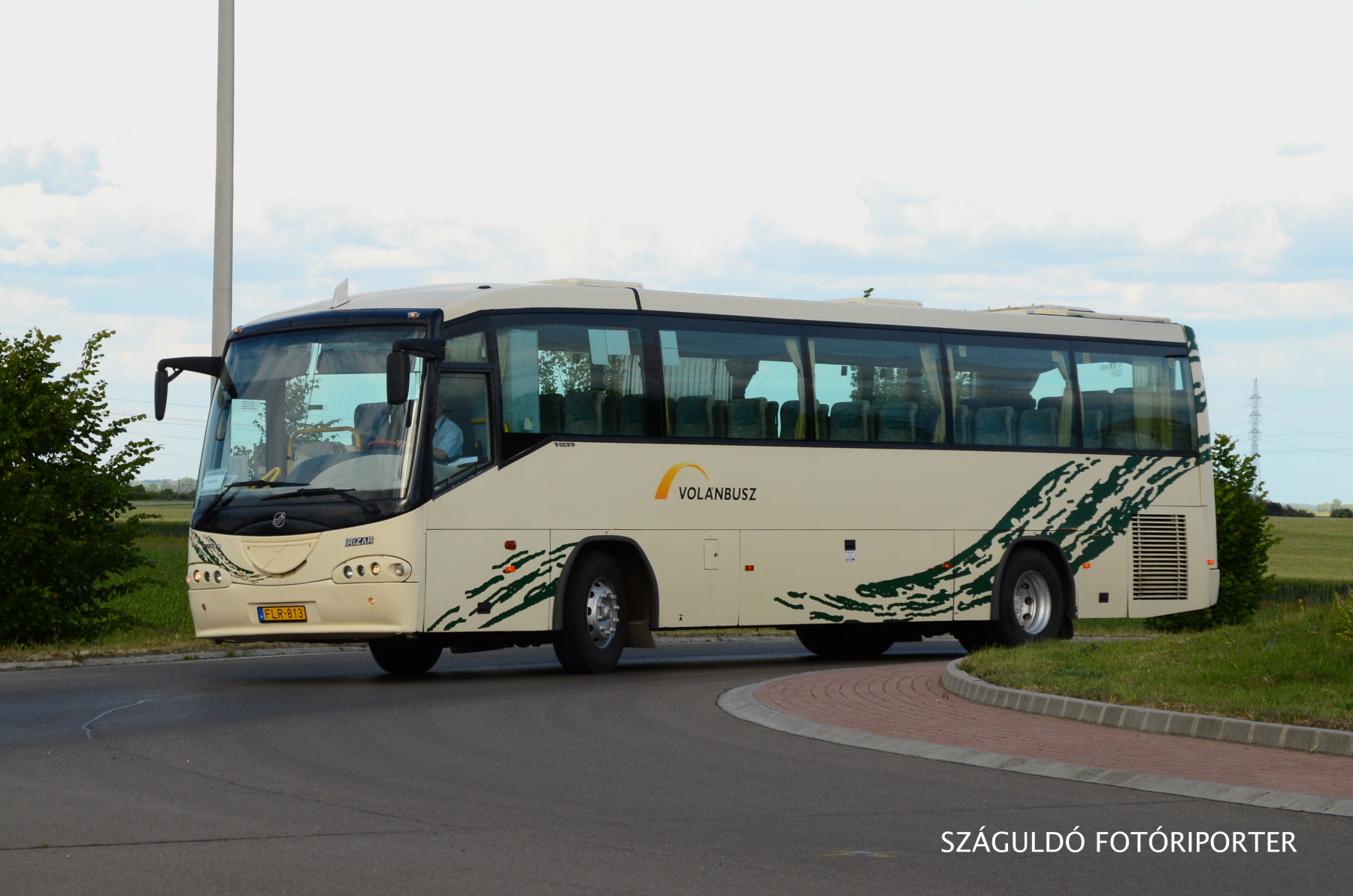 Borítás után távozik a Mercedes-Benz gyárától a ‘813