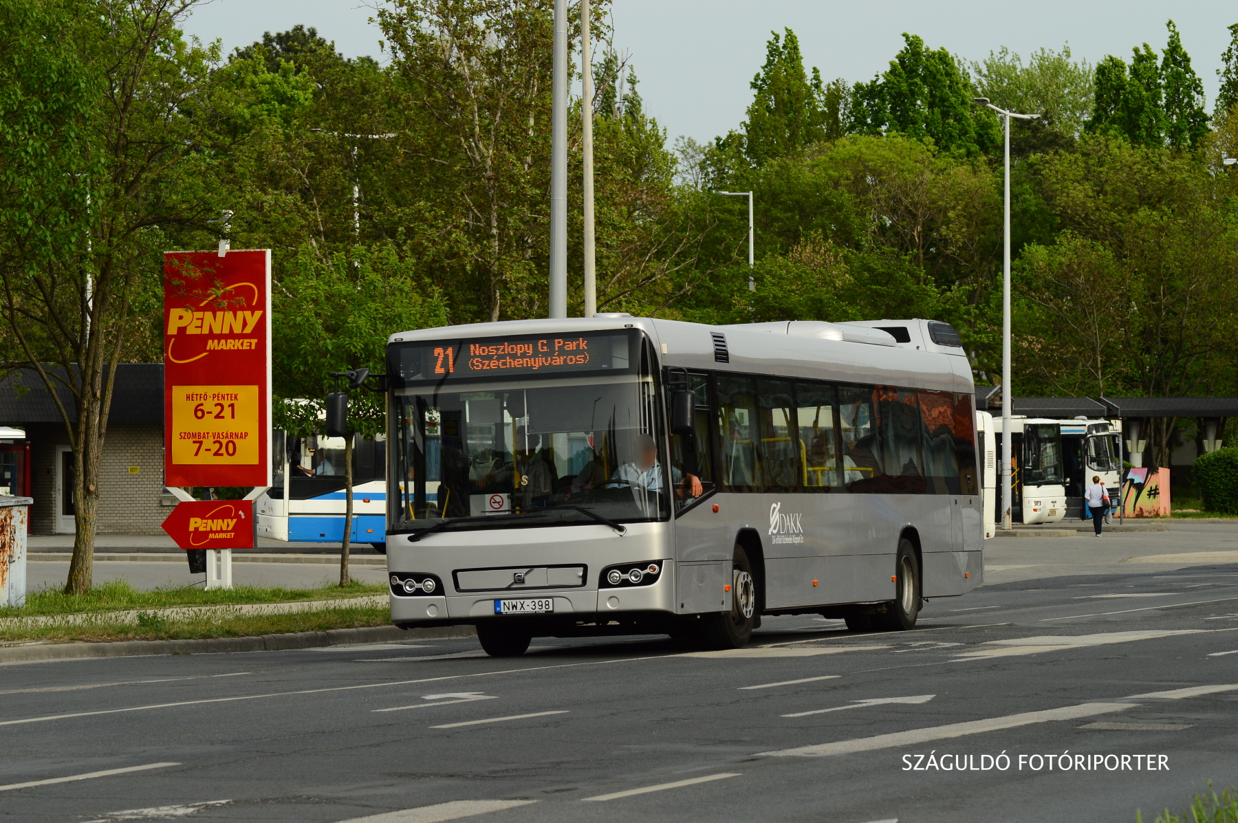 Szóló társát már csak fényezni kellett