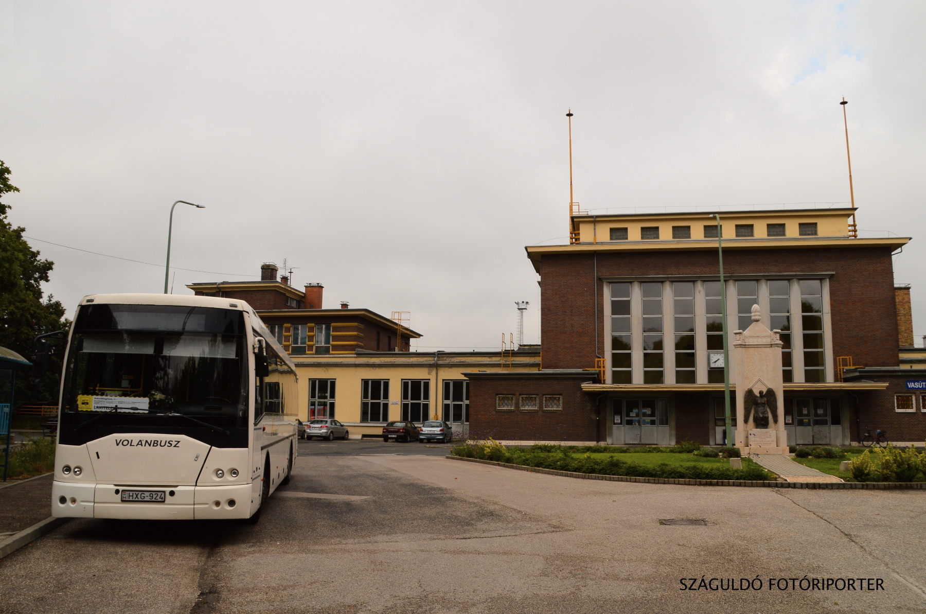 HXG-924 Kiskunfélegyházán - ekkoriban összesen egy darab autóbuszt igényelt a vonal, melyet a kiskunfélegyházi Volánbusz forgalmi telep biztosított, vezényléstől függően mindig mást.