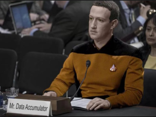 Sarokba szorította a szenátus Zuckerberget, jönnek a mémek!