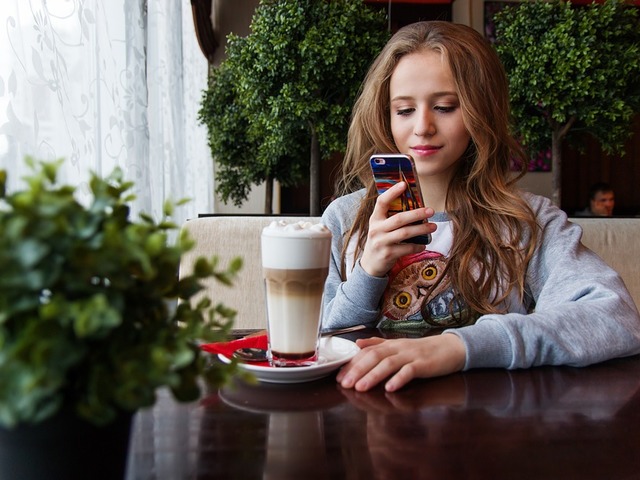 Folyamatosan bővít, újít a Facebook - Jön a Messenger Rooms!