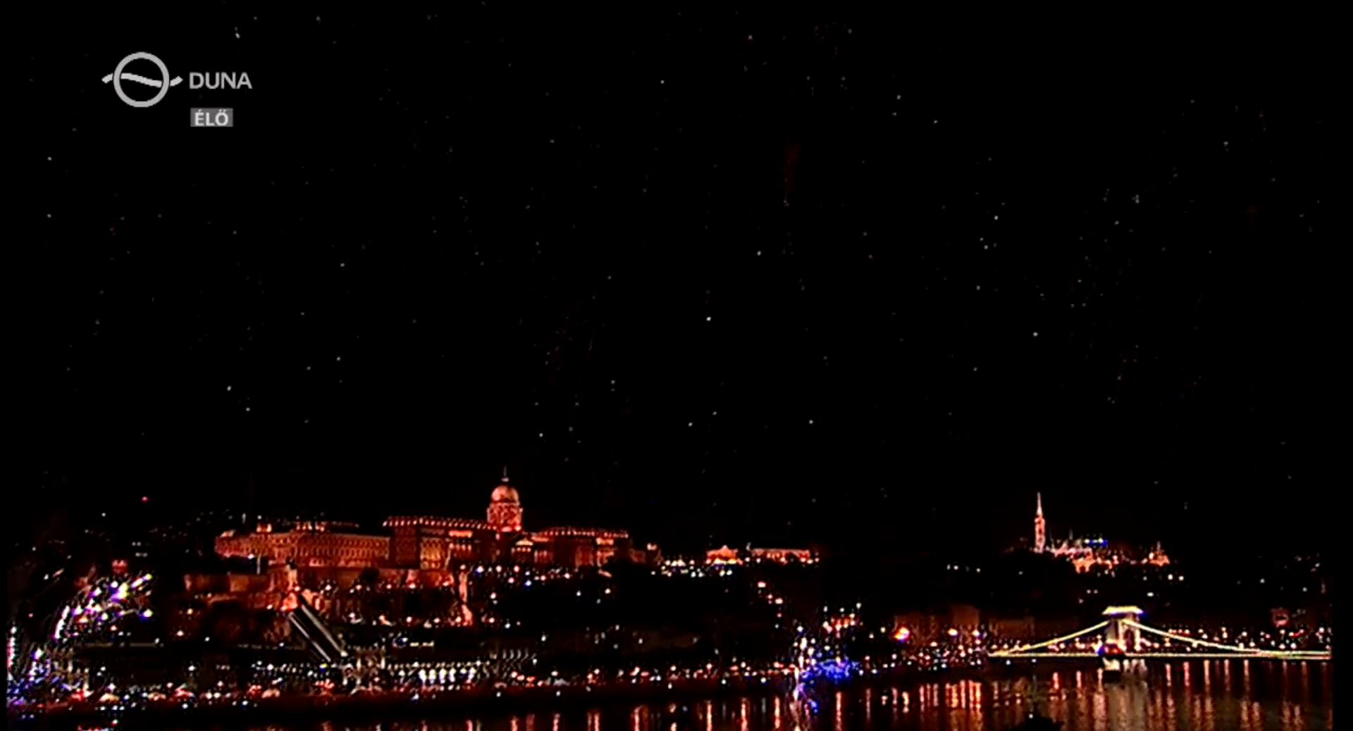 Pillanatkép a Duna augusztus 20-i tűzijáték-közvetítéséből