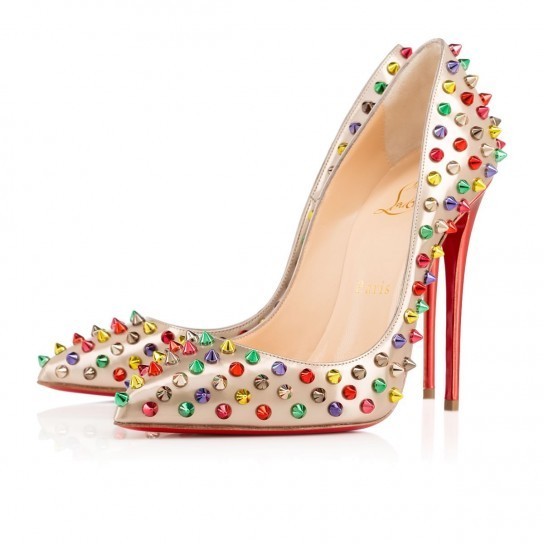 christian-louboutin-pumps-con-borchie.jpg