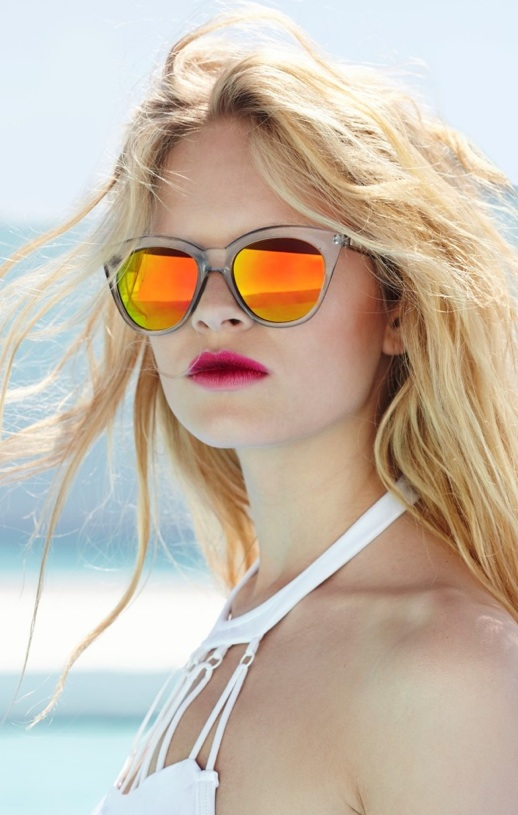 mirrored-sunglasses-and-red-lips-look_1.png