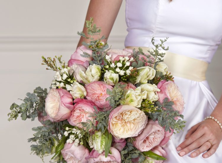 ethereal-bliss-inspiration-bridal-bouquetjpg-750x550.jpg