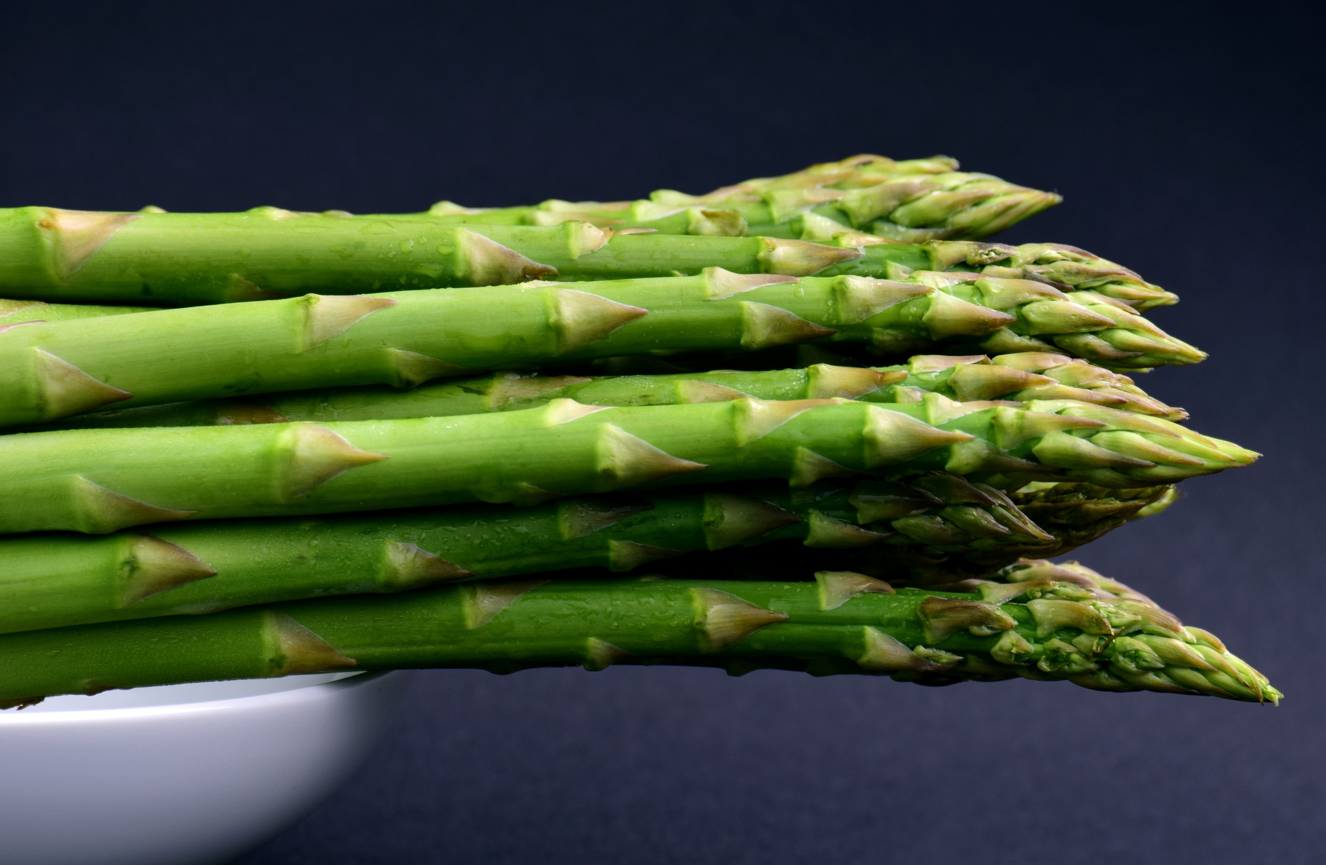asparagus-3477960_1920.jpg