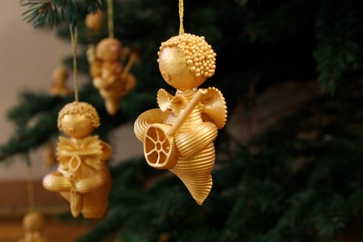 christmas-tree-ornaments-kids-pasta-angels-gold.jpg