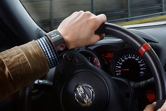 nissan_nismo_smartwatch_1.jpg