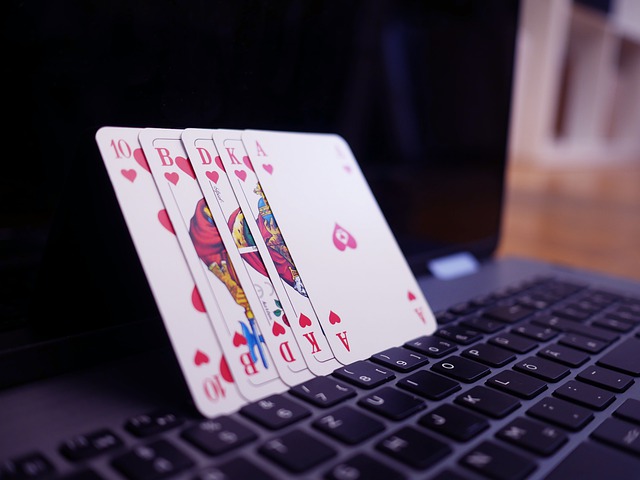 online-poker-g9889f8358_640.jpg