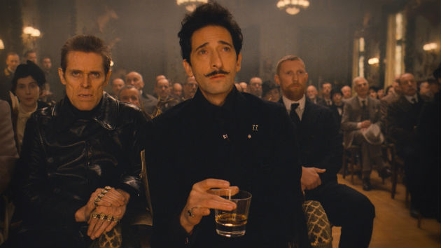 grand-budapest-hotel-adrien-brody-willem-dafoe.jpg