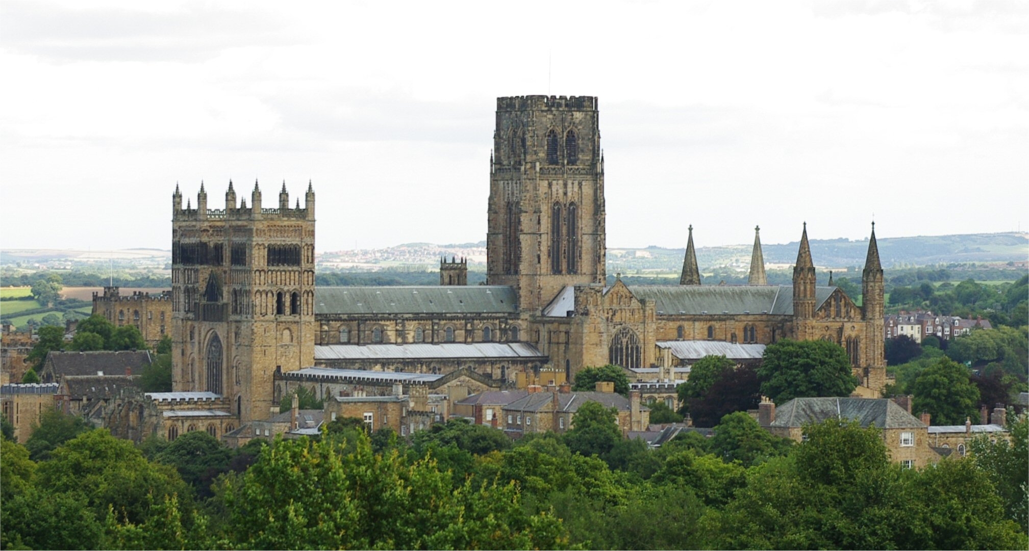 durham_cathedral_from_the_south-2_1.jpg