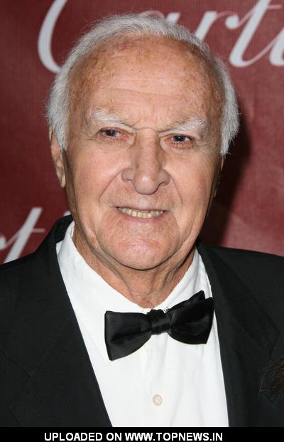 Robert-Loggia-2.jpg