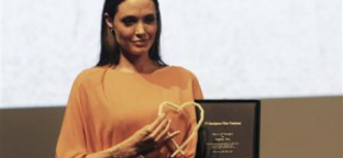 Angelina Jolie könnyek között vette át a Szarajevói Filmfesztivál díját