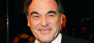 Oliver Stone életműdíjat kap a Karlovy Vary-i filmfesztiválon