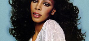 Elhunyt Donna Summer