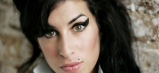 Amy Winehouse-kiállítás nyílik Londonban