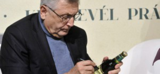 Menzel: „Minden külföldi munkám a pénzről szól"