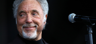 Tom Jones Győrben ad koncertet