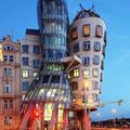 Táncoló házak ritmusa - Frank Gehry építész fantáziájának egekbe szökő "ívelése"