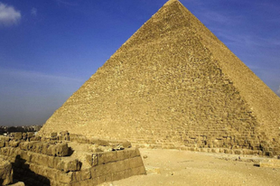 Kr.e. 2560 - Hufu nagy piramisa
