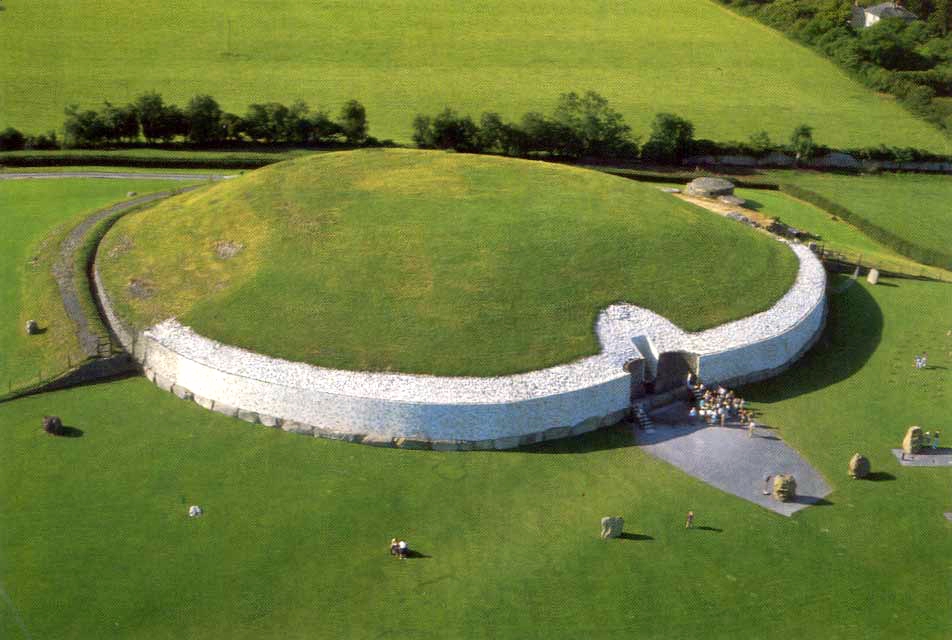 newgrange_from_air.JPG