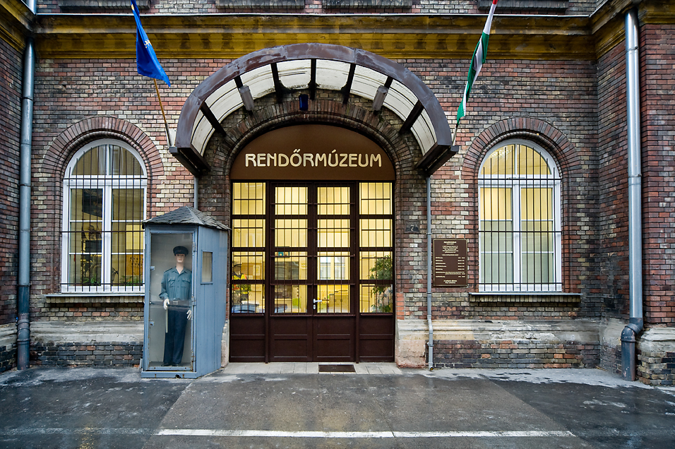 rendormuzeum-bejarat.jpg