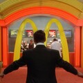 A McDonald’s limitált csomagolásokkal, és az ősz egyik legjobban várt sorozatpremierjével ünnepli a márka popkulturális múltját