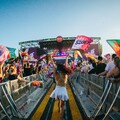 Káprázatos látványvilággal, tematikus negyedekkel, tíz vendéglátózónával és közel 400 zenei produkcióval vár holnaptól a SZIGET!