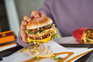 Ikonikus burgerek kicsit másképp: megújította marhahúsos szendvicseit a hazai McDonald’s
