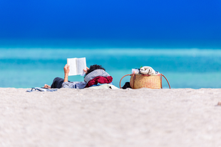 8 könyvújdonság, amit fel kell venned a nyári olvasmánylistádra