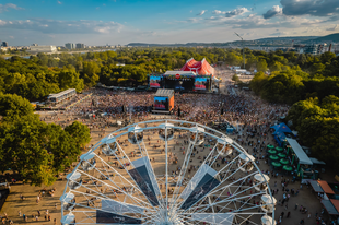 Jóárasított főétellel, komfortosabb WC használattal és áthelyezett Európa Színpaddal is készül idén a Sziget!