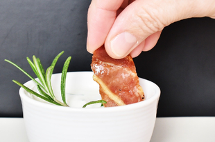 Már a hazai polcokon is elérhető az amerikaiak kedvenc bacon szelete