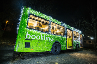 Karácsonyi hangulatú fénybusszal jótékonykodik a Bookline