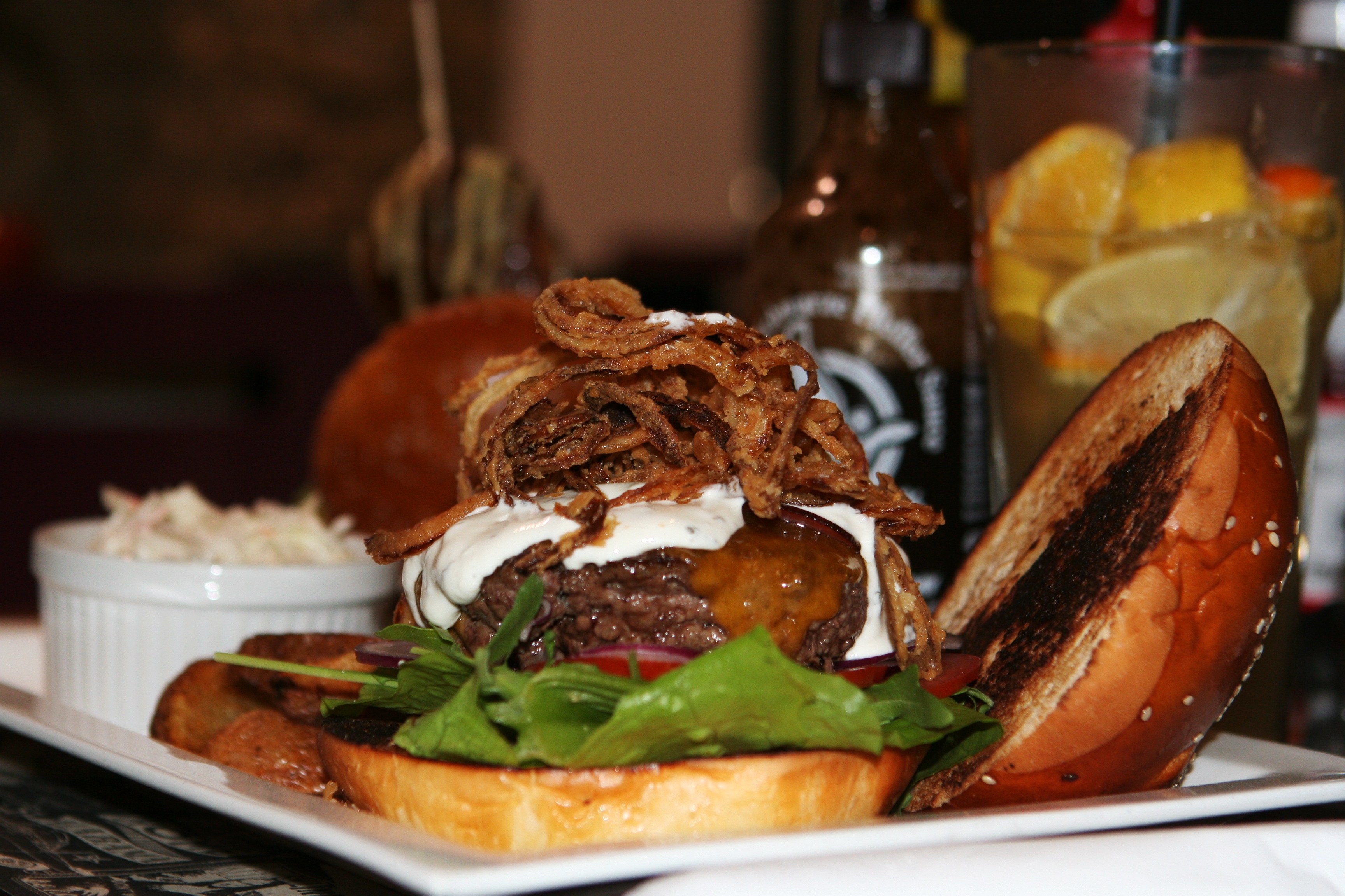 A Ranch burger egy közeli képen. 