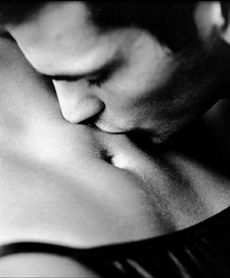 couple-kiss-love-passion-favim_com-1556615.jpg