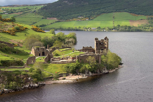 loch-ness-lake-castle-view-600x400.jpg