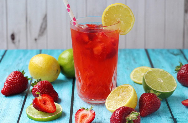 strawberry-lemonade-with-lime-landscape-v1-600x393.jpg