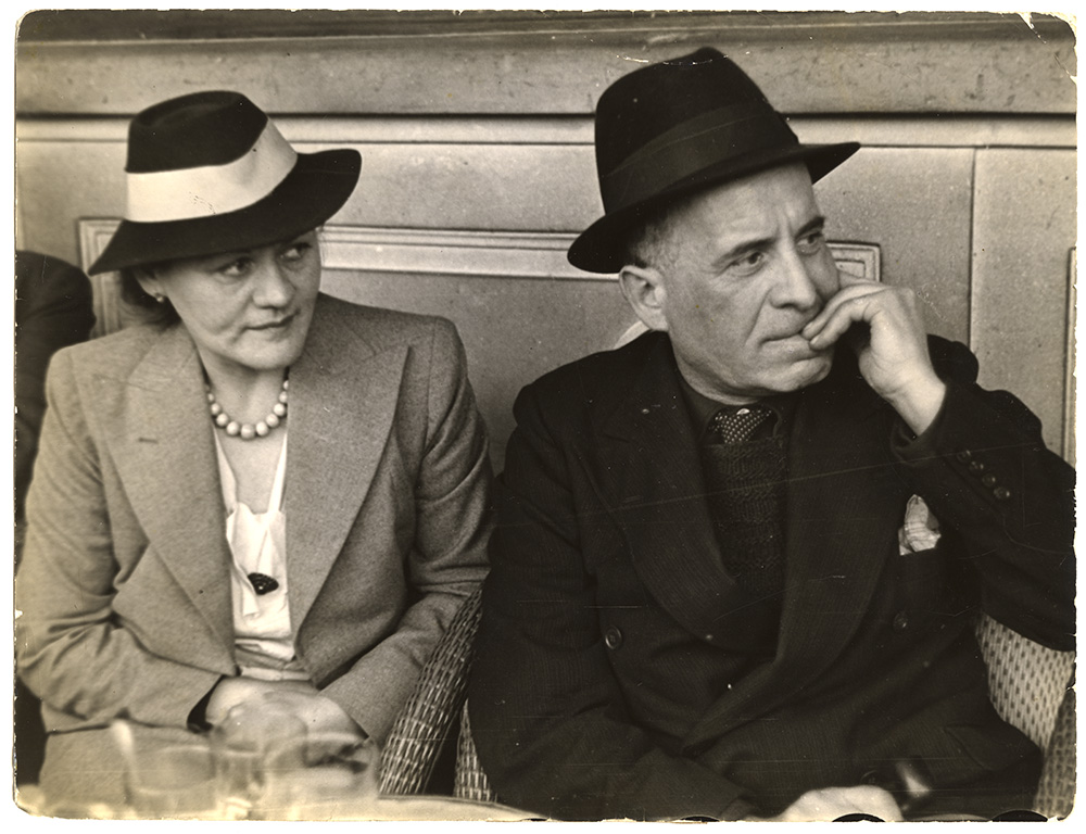 Modok Mária és Czóbel Béla Párizsban, Les Deux Magots kávéház, 1939. © Fotó: Kratochwill Mimi