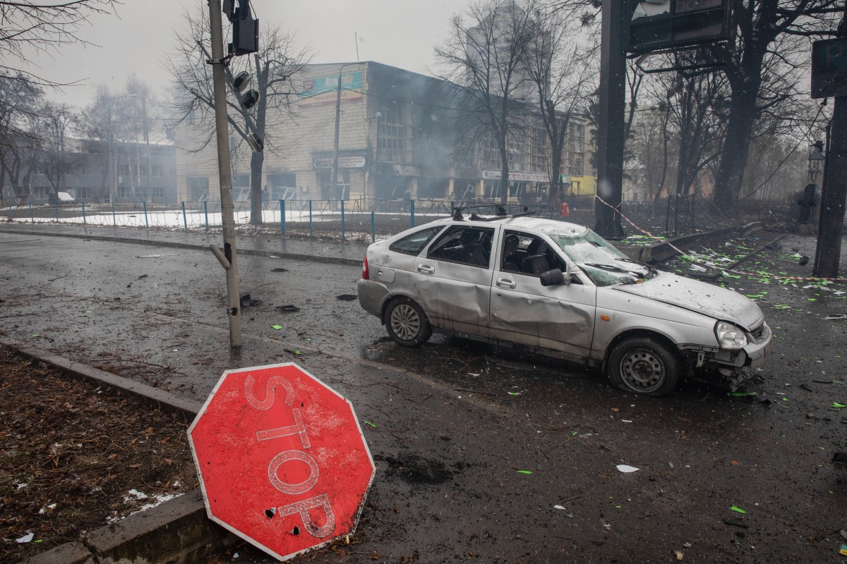 © Mikhail Palinchak: A kijevi TV-torony környezete a bombázás után. Kijev, 2022. március 2.