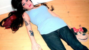 Holtan találták Amy Winehouse-t 