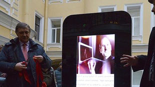 Elbontották Steve Jobs emlékszobrát Szentpéterváron